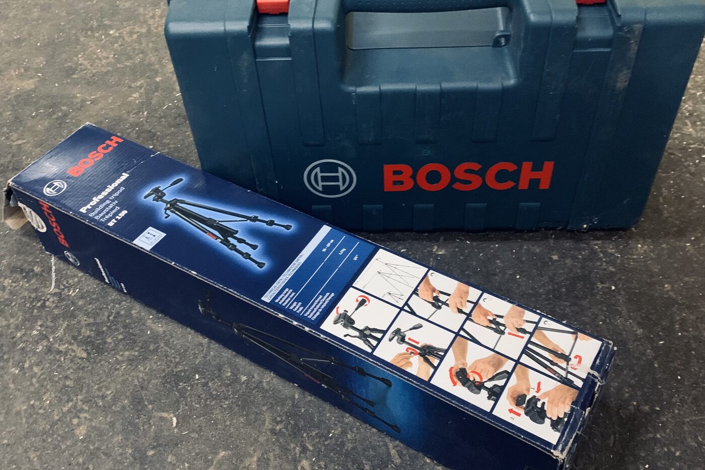 BOSCH GLL3-80 vonallézer kofferben és a BT150 állvány dobozában