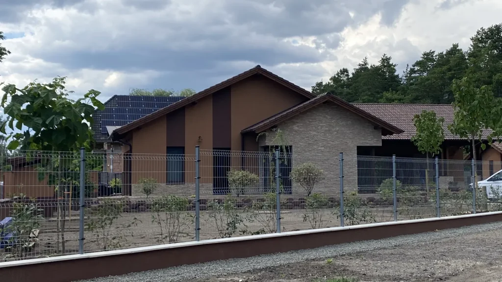 Göd, új építésű családi ház kívülről
